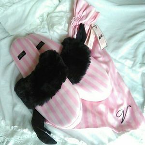 (Brand New)  Victoria's secret fur trim slipper's